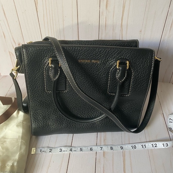 Michael Kors Handbags - Michael Kors leather handbag